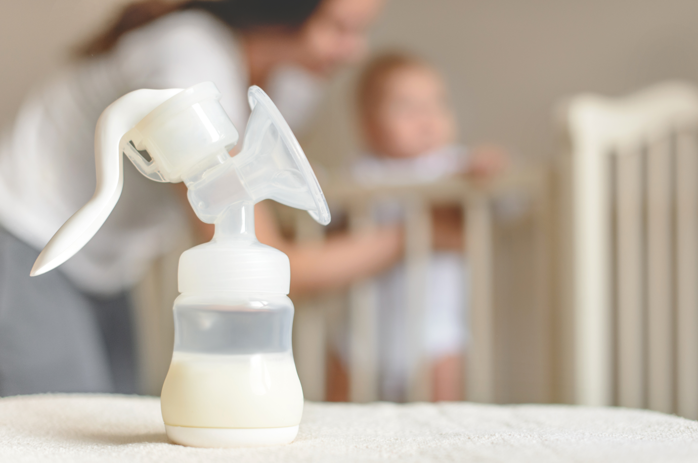 how to start pumping and building a milk stash when you are breastfeeding