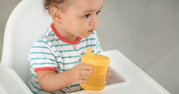 Why can’t newborn babies under 6 months drink water? And when can a newborn baby drink water?