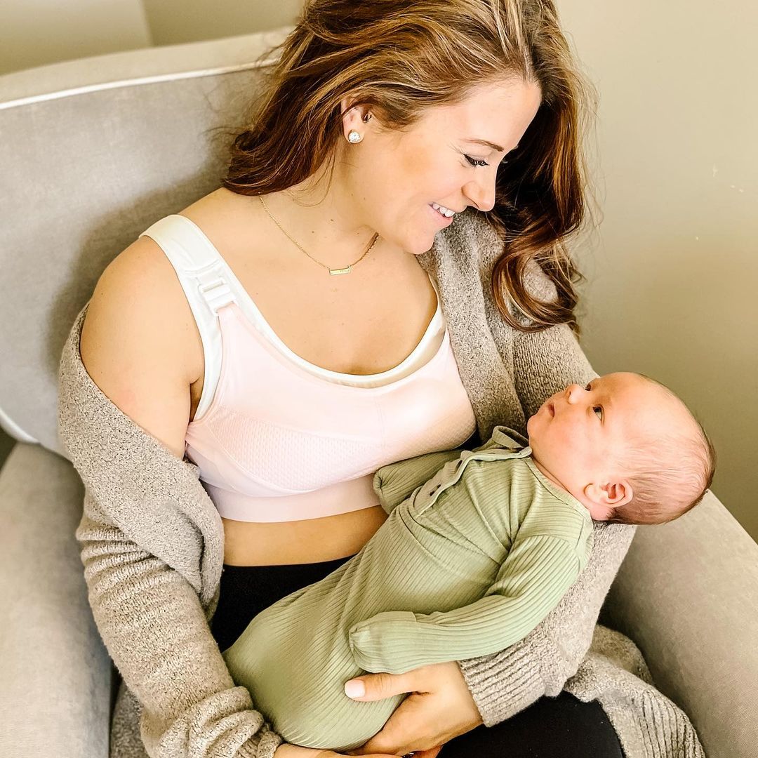 7 Breastfeeding Positions for Nursing Moms