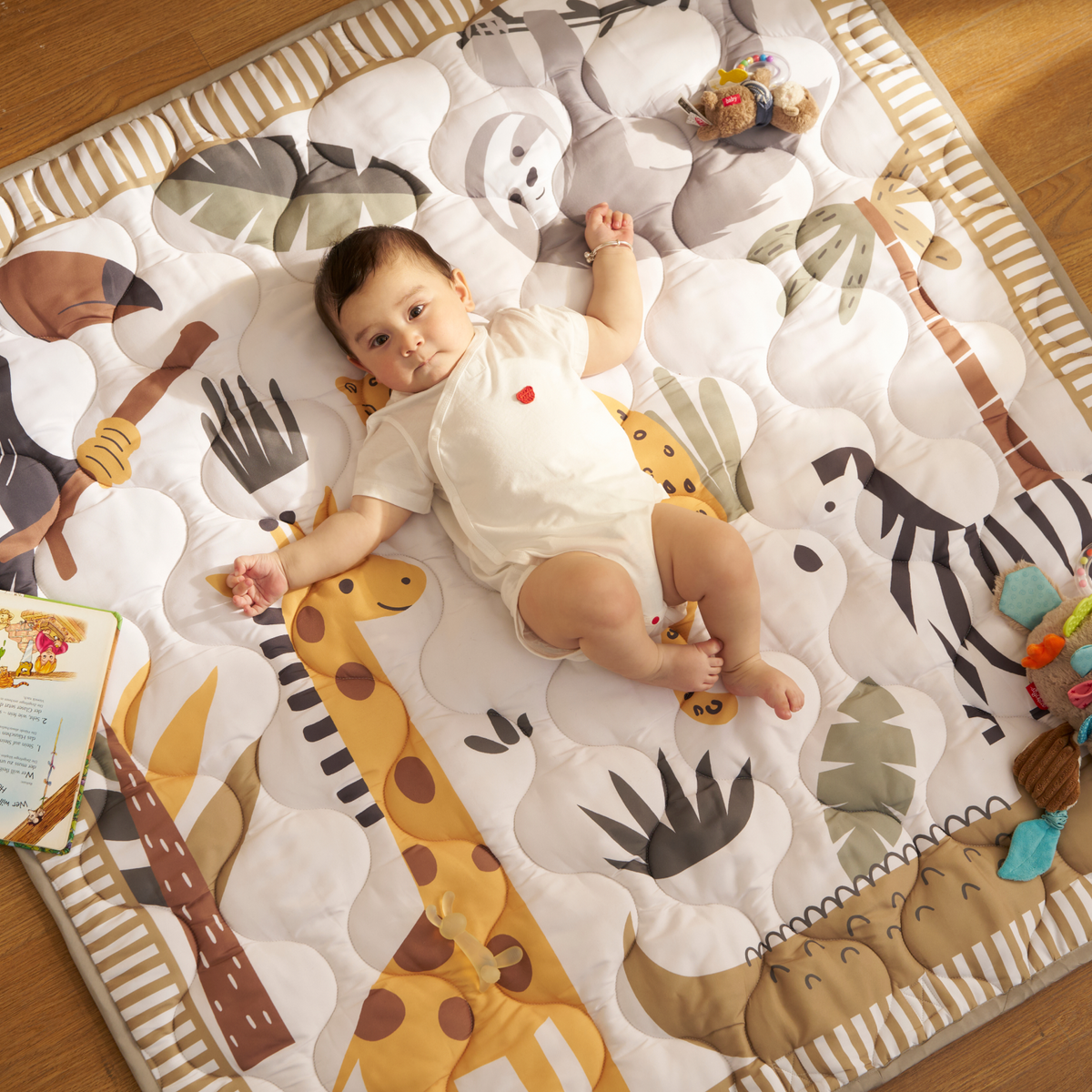 Momcozy giraffe baby playmat