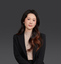 Una Qian