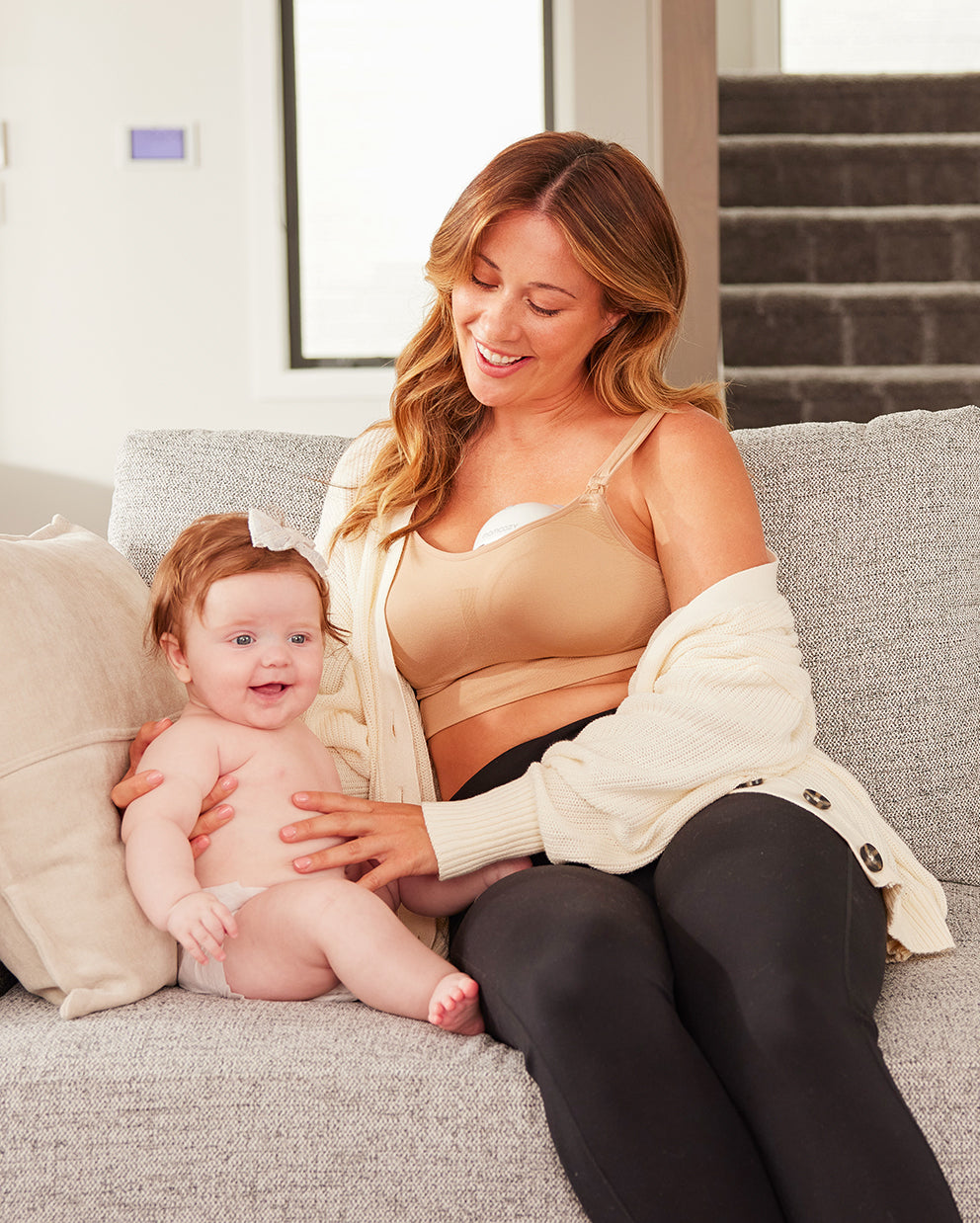 All-in-one M5 Wearable Breast Pump with Mom and Baby